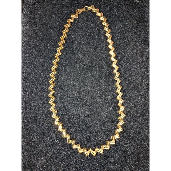 Vintage Gold-Tone Zigzag Necklace With Hook Clasp - Picture 4 of 7